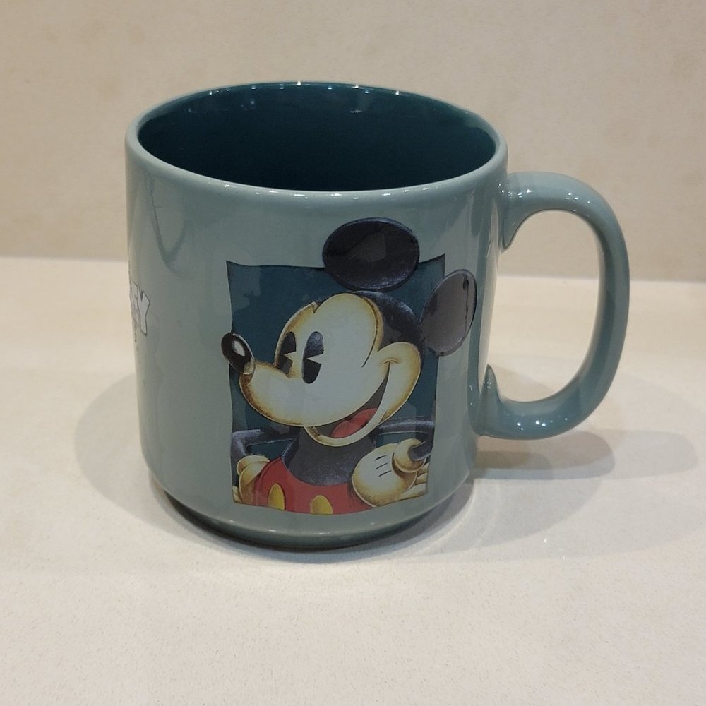 Disney Mickey Mouse Coffee‎ Mug Green Ceramic 12 Ounce Cup Made In Thailand